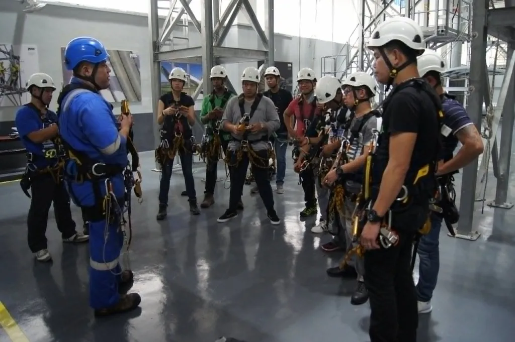 NEAS rope access technicians undergoing safety briefing